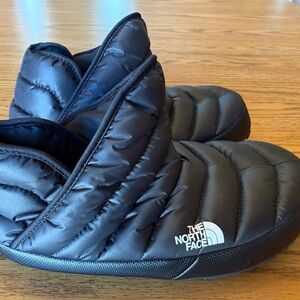 Women’s THERMOBALL™ North Face Traction Booties
Size 6